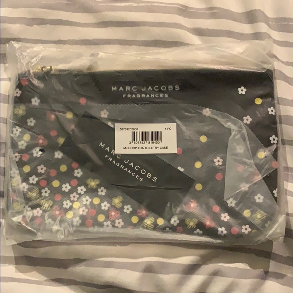 MJ Corp Toa Toiletry case